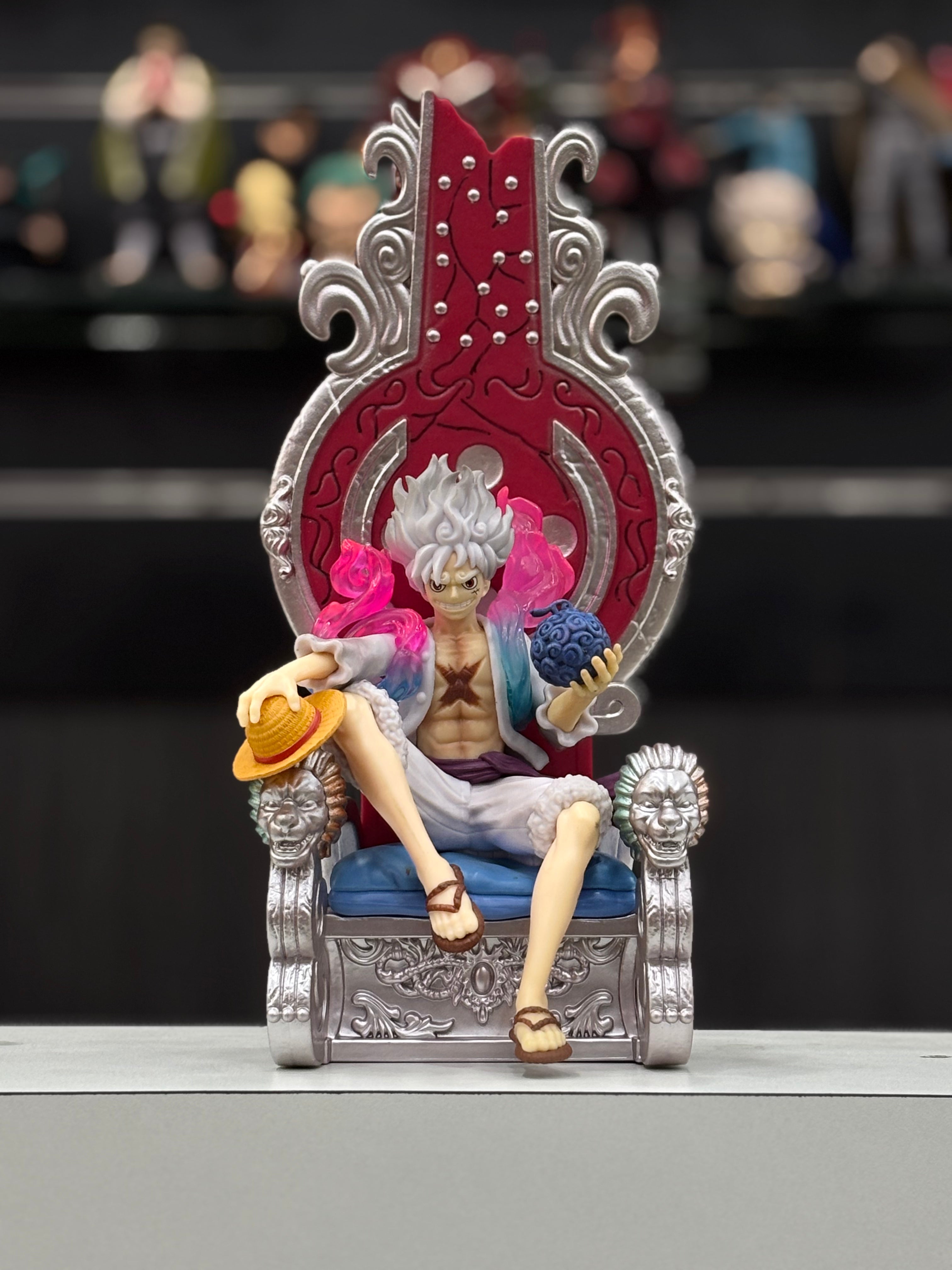 luffy on throne 40 cm figure