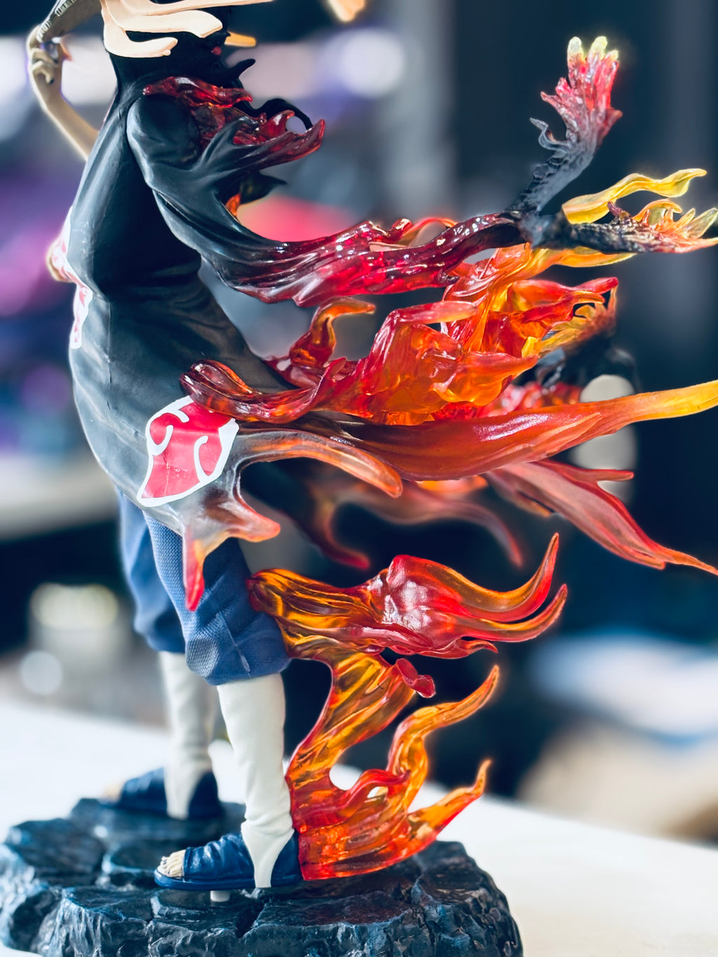 itachi in flames 27 cm premium figure