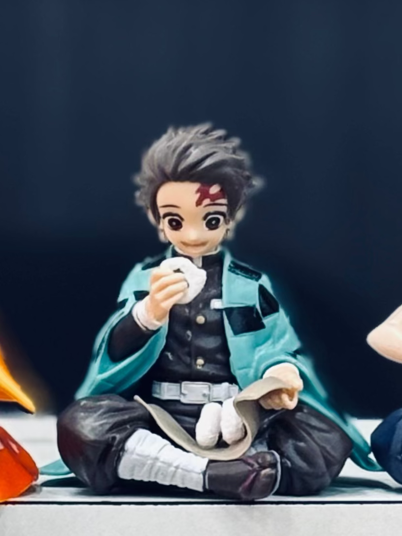 tanjiro eating 13 cm figure