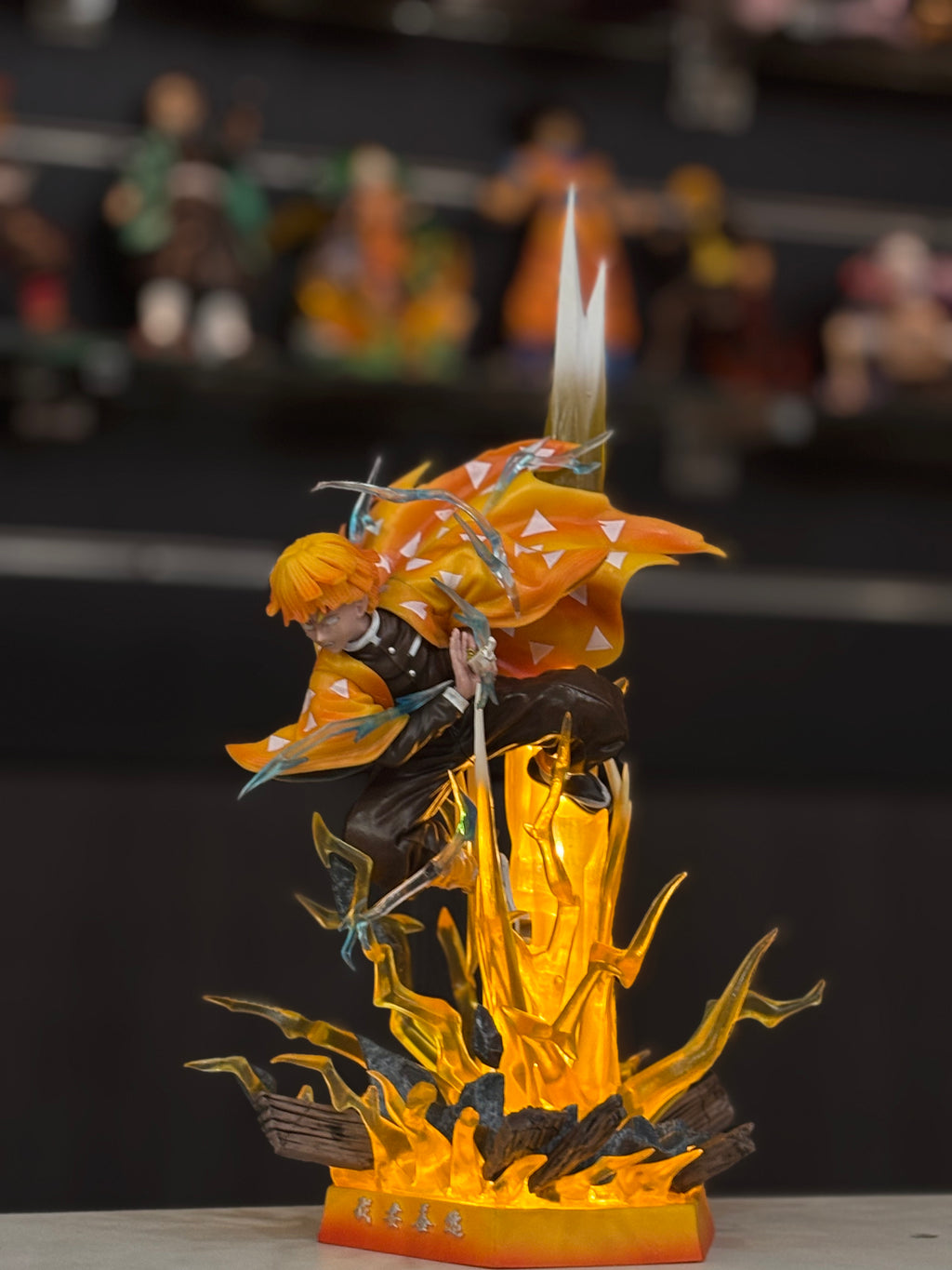 zenitsu premium 32 cm led figure