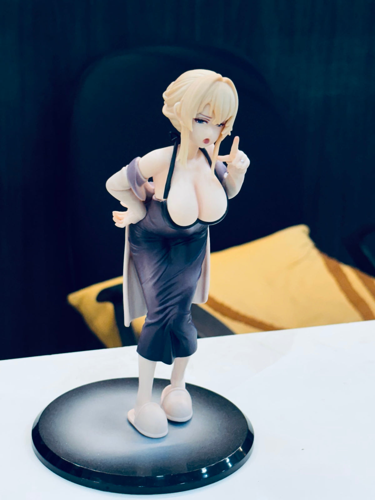 erin scolding pose 22 cm figure